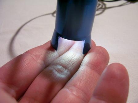 Videolector inspeccionando huellas dactilares